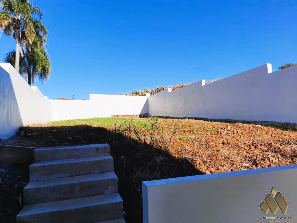 Duplex de esquina com amplo pátio