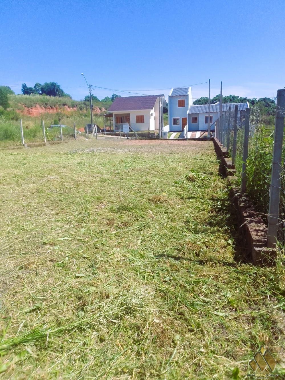 Terreno plano e cercado pronto para construir 