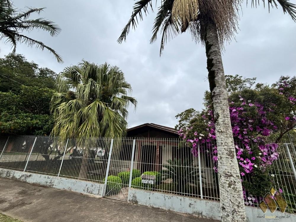 Alvenaria com piscina no Monte Verde