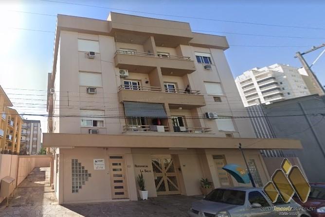 Apartamento semimobiliado em ótima localização central 